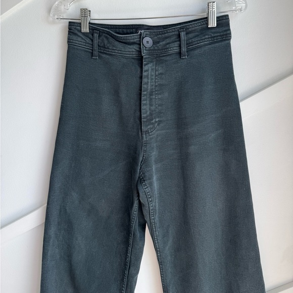 Zara Slim Fit Relaxed Leg High-waisted jeans with back patch pocket size 6 - Picture 10 of 13